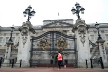 Na sestanku v Buckinghamski palači sporočili, da se bo princ Philip upokojil