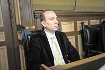 Sojenje Ivanu Radanu: avstrijski izvedenec bi skupaj s tožilko pisal knjigo 