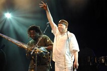 Kritika koncerta Salifa Keite: Od afriškega popa do tradicije in nazaj