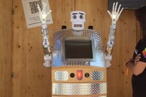 V Nemčiji vas lahko namesto duhovnika blagoslovi robot