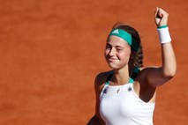 Jelena Ostapenko ne popušča, v finalu s Simono Halep