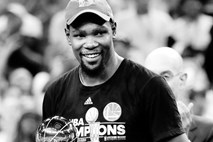Ameriški košarkaš Kevin Durant, najkoristnejši posameznik (MVP) letošnjega finala lige NBA