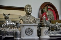 V skrivni sobi v knjižnici blizu Buenos Airesa našli nacistično zakladnico