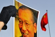 Umrl je kitajski Nobelov nagrajenec Liu Xiaobo