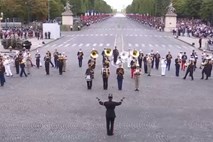Vojaški orkester na dan Bastilje zaigral uspešnice skupine Daft Punk 