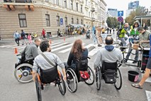 Invalidi že lahko zaprosijo za evropsko kartico ugodnosti za invalide