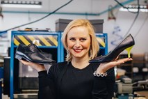 Podjetnica Alja Viryent v Peku »sezula« nove čevlje
