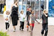 Angelina Jolie izkoristila kamboške otroke?