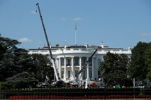 Prenova Bele hiše v času Trumpovega dopusta