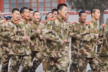 Kitajska mladina preveč zavaljena za vojsko