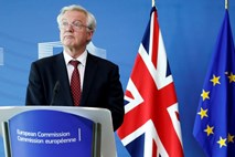 Barnier pozval Veliko Britanijo, naj se začne »resno pogajati« o brexitu