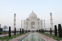 Tadž Mahal – spomenik ljubezni mogulskega šaha ali hindujski tempelj?