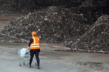 Zagorelo na deponiji odpadkov Publicusa pri Komendi 