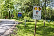 Slovenija stopnjuje pritisk na Hrvaško