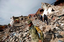 V potresu v Mehiki umrlo najmanj 61 oseb; državo je dosegel orkan Katia