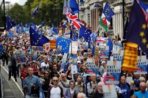 Brexit: 50.000 ljudi protestiralo pred britanskim parlamentom