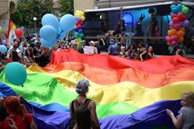 Nepotrebni avstralski dvomesečni “referendum” o istospolnih porokah