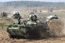 Ruska vaja na Natovi meji seje skrbi v vse smeri