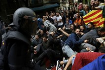 Referendum o katalonski samostojnosti: S pendreki nad volilne skrinjice