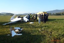 V letalski nesreči pri Ribnici poškodovan 70-letni pilot