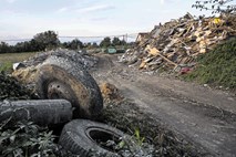 Po desetih letih inšpekcijskih odločb Rematom še vedno ni saniral smetišča v Dobrunjah