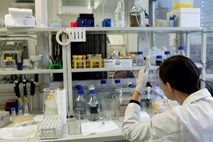 Odkritje slovenskih znanstvenikov bo omogočilo hitrejši razvoj zdravil
