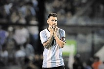 Messi z Argentinci v škripcih