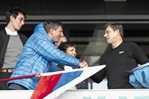 Borut Pahor kupuje svilene spodnjice, Tina Maze nosi sumljivo ohlapna oblačila, Jan Plestenjak se umika 