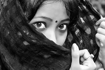 Indijsko vrhovno sodišče: Spolni odnosi z mladoletno soprogo so posilstvo
