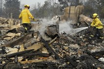 Z 22 požari na severu Kalifornije se bori že 8000 gasilcev