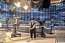 Odmevi skrhanih odnosov, osebnih stisk in zunanjih pritiskov na TV Slovenija