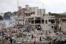 V bombnem napadu v Mogadišu  250  mrtvih