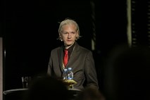 Assange potrdil, da je Trumpova kampanja prosila Wikileaks za pomoč
