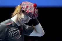 Federer v kiltu, Murray z baretko