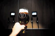 Prvi samopostrežni pivski pult v Sloveniji