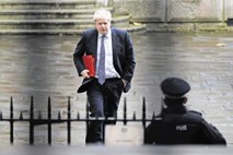“Neodstavljivost” britanskega zunanjega ministra Johnsona