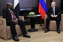 Sudanski predsednik Bašir pri Putinu išče »zaščito pred ZDA«