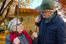Življenje v zakonu zmanjšuje tveganje za demenco