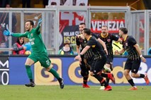 Vratar Beneventa v zadnji minuti zadel za zgodovinsko točko v Serie A