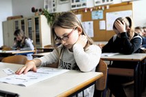 Raziskava PIRLS: Slovenski desetletniki v bralni pismenosti rahlo nadpovprečni