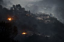 Izredne razmere: požari v Kaliforniji dosegli tudi domove bogatašev v Bel Airu 