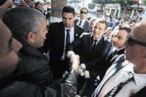 Macron je z  Alžirci  govoril predvsem o prihodnosti