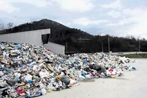 Kopičenja odpadne embalaže na dvoriščih komunalnih podjetij ni več