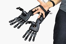 Robotska proteza, ki vam da dve dodatni dlani