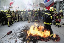 Poškodovani gasilci in zavarovalnice: krasni argumenti