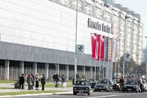 Srbski poslovnež s slovenskim potnim listom tik pred nakupom beograjskega trgovskega centra