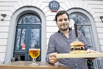 Ljubljanski burgerji: Kralj žara Steak & Smoke House, minimalistični burger