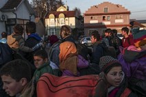 Srbska policija v Šidu odstranila migrante 
