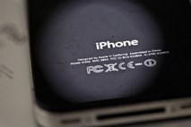 Apple bo zaradi razkritja, da upočasnjuje iphone, pocenil menjavo baterij