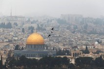 Izrael z zakonom otežil prenos nadzora nad deli Jeruzalema Palestincem